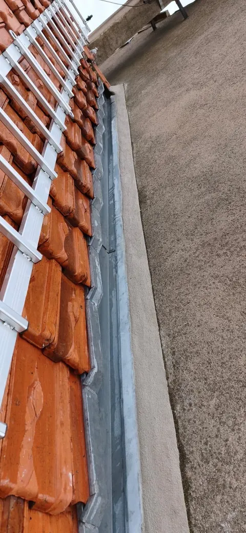 Détail de travaux de couverture par Toit des Dômes (7) — vue rapprochée