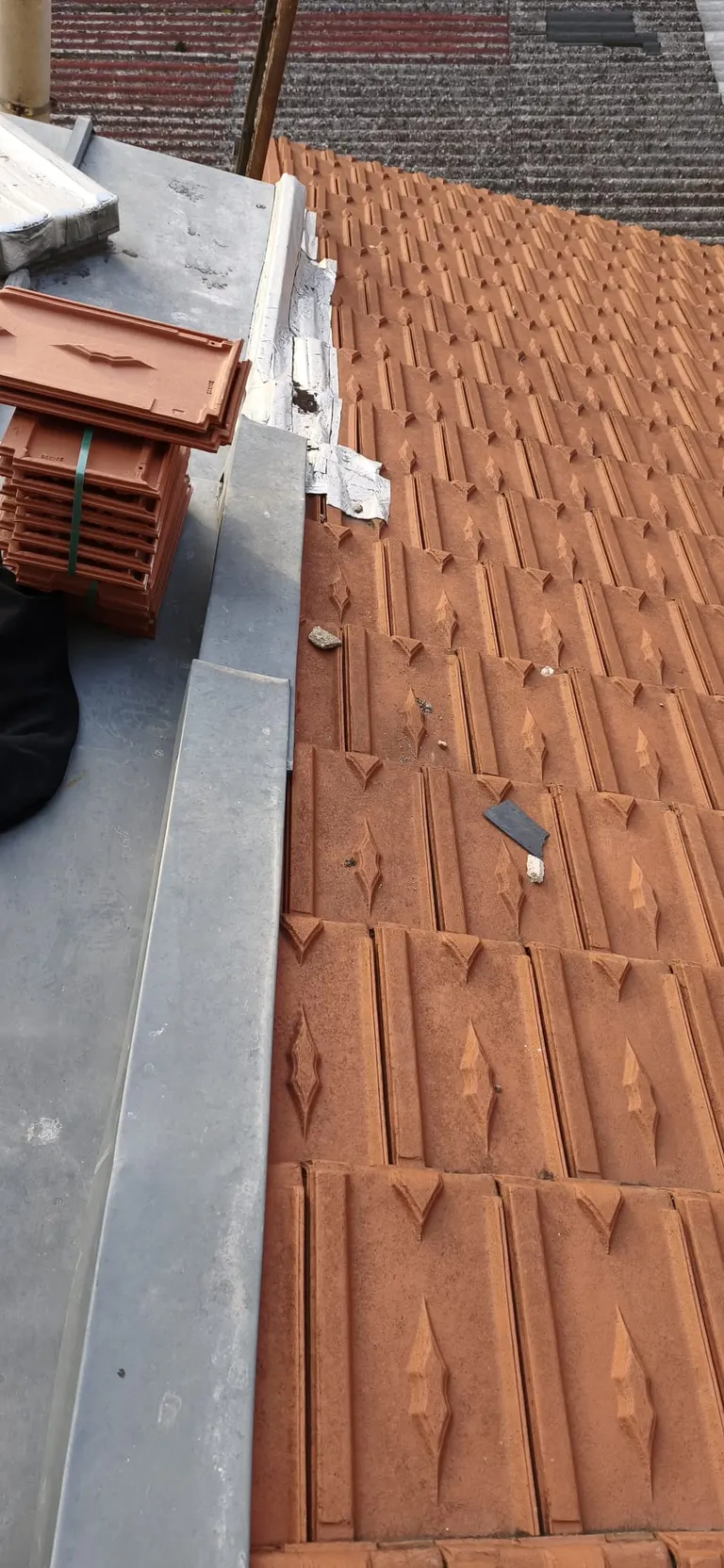 Détail de travaux de couverture par Toit des Dômes (28) — vue rapprochée