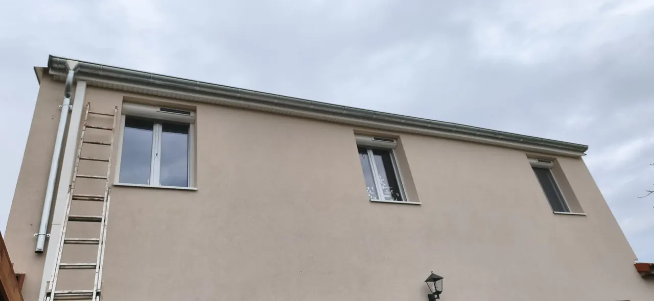 Détail de travaux de couverture par Toit des Dômes (34) — vue d'ensemble