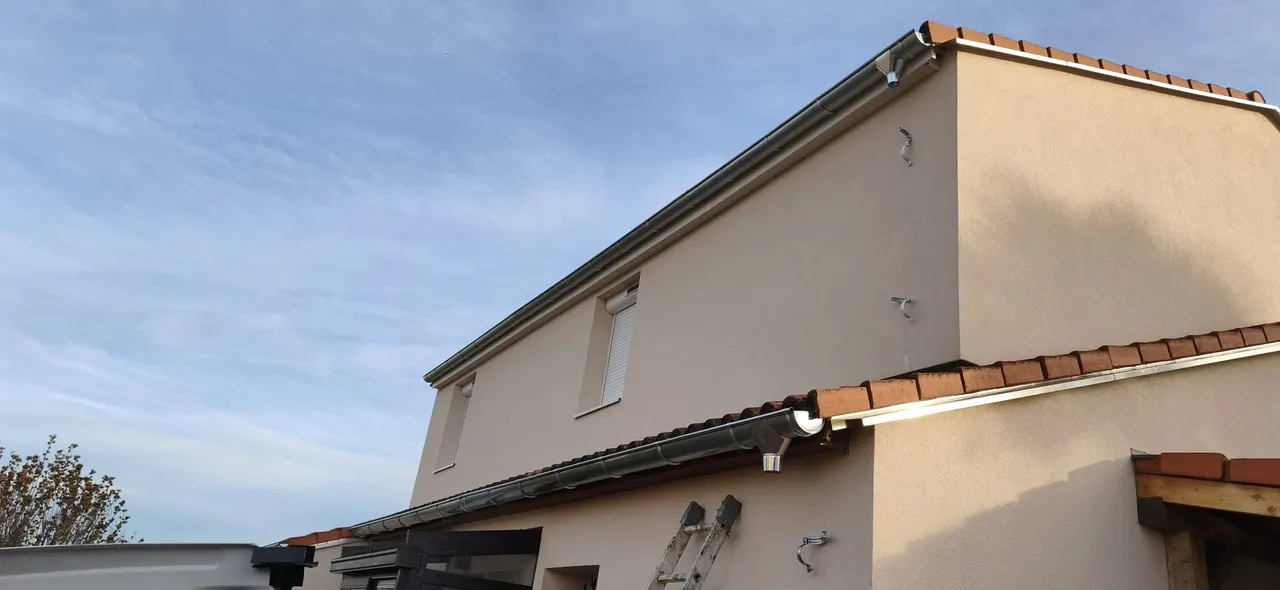 Détail de travaux de couverture par Toit des Dômes (36) — vue d'ensemble