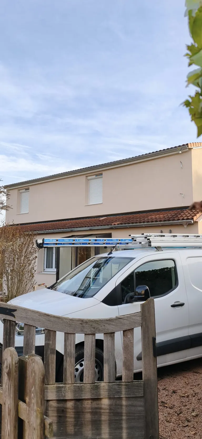 Détail de travaux de couverture par Toit des Dômes (38) — vue rapprochée