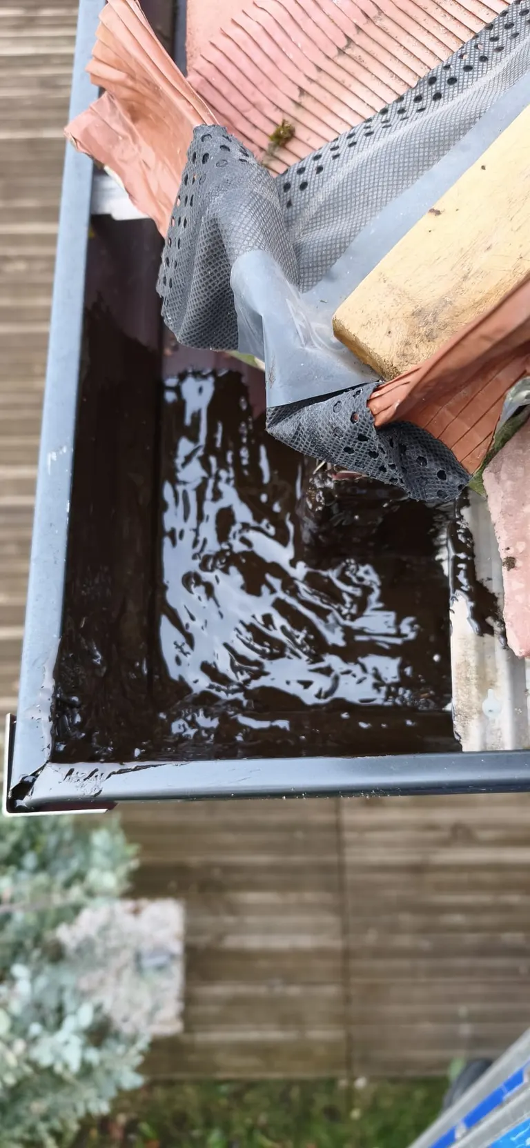 Détail de travaux de couverture par Toit des Dômes (48) — vue rapprochée