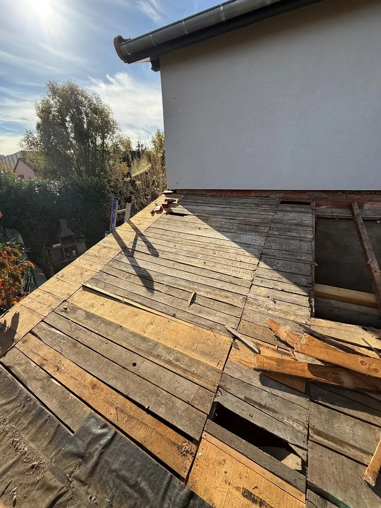 Matériaux et outils de couverture professionnels (1) — vue rapprochée