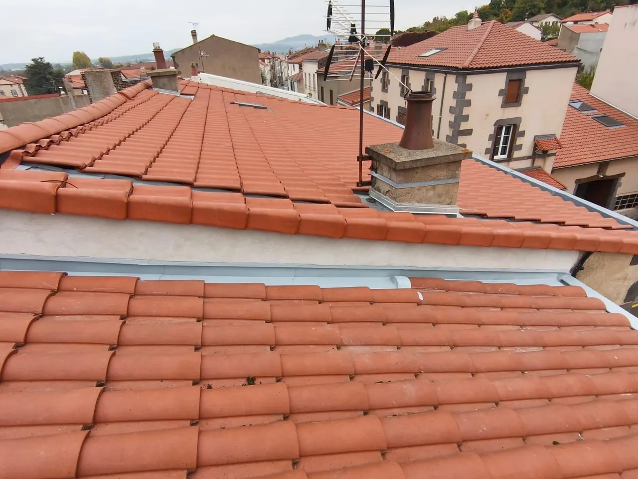 Toiture rénovée par Toit des Dômes à Clermont-Ferrand (9) — vue d'ensemble