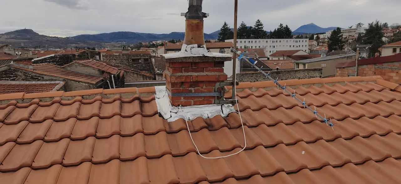 Toiture rénovée par Toit des Dômes à Clermont-Ferrand (25) — vue d'ensemble