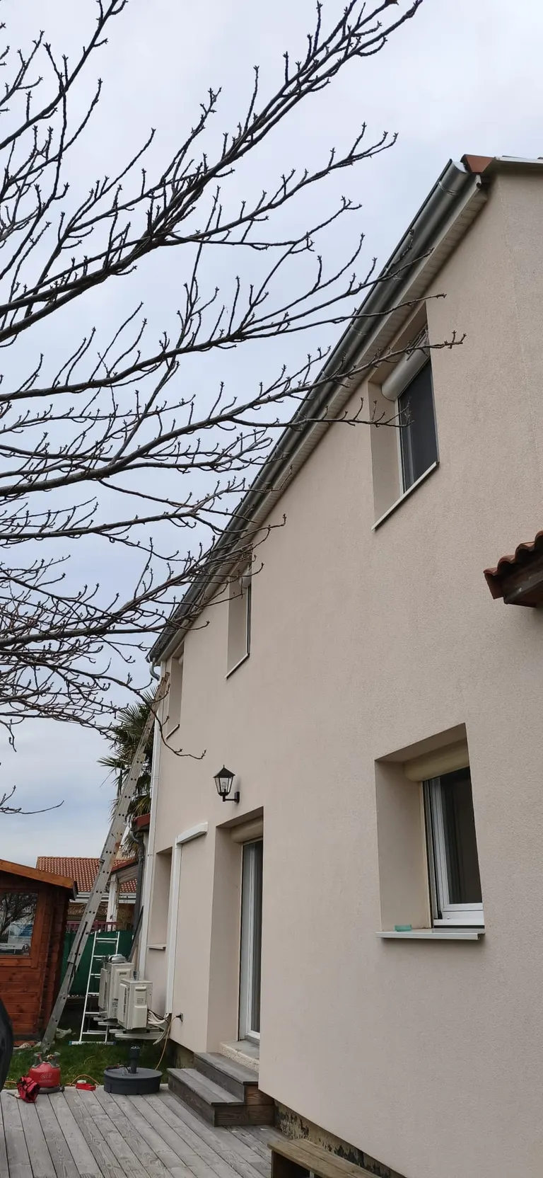 Toiture rénovée par Toit des Dômes à Clermont-Ferrand (77) — vue rapprochée