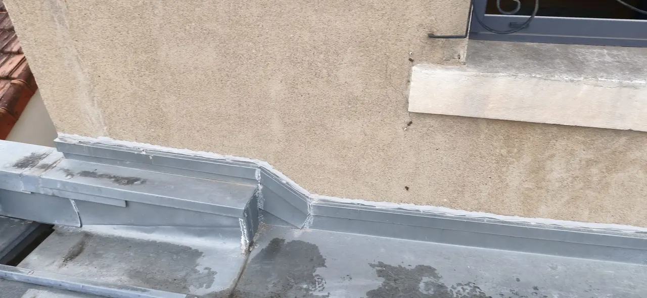 Toiture rénovée par Toit des Dômes à Clermont-Ferrand (90) — vue d'ensemble