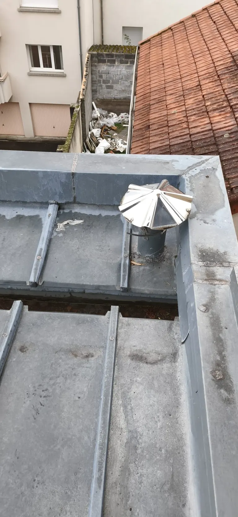 Toiture rénovée par Toit des Dômes à Clermont-Ferrand (93) — vue rapprochée