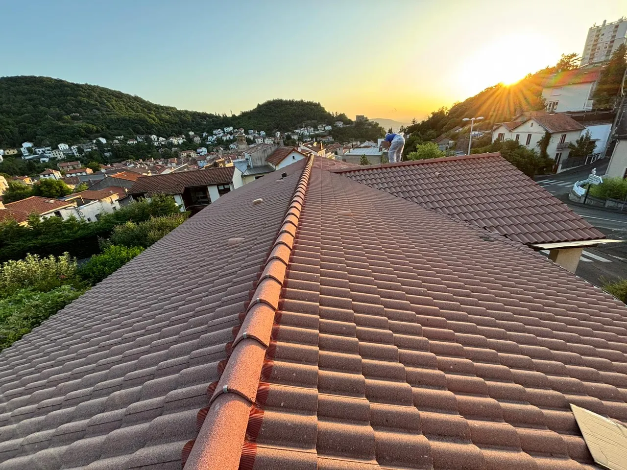 Toiture rénovée par Toit des Dômes à Clermont-Ferrand (100) — vue d'ensemble