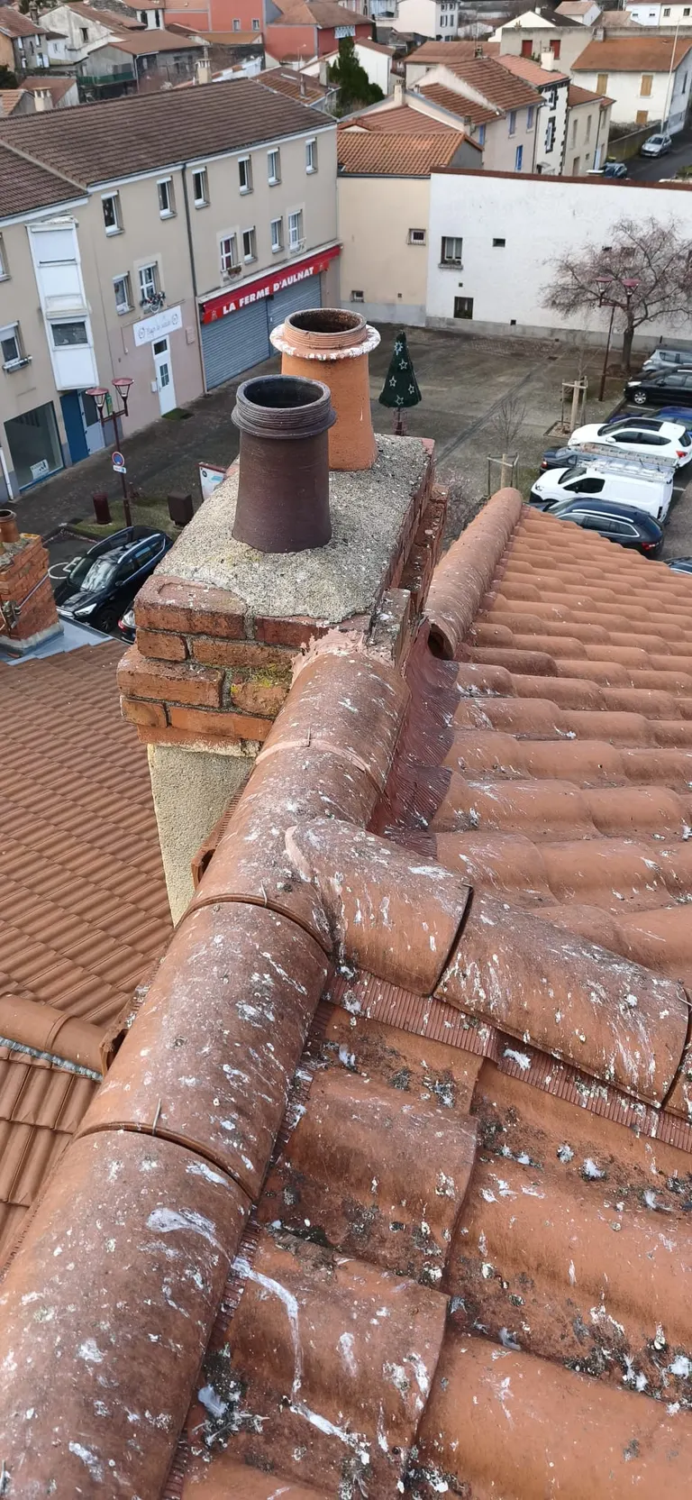 Réparation de toiture en cours par Toit des Dômes (20) — vue rapprochée